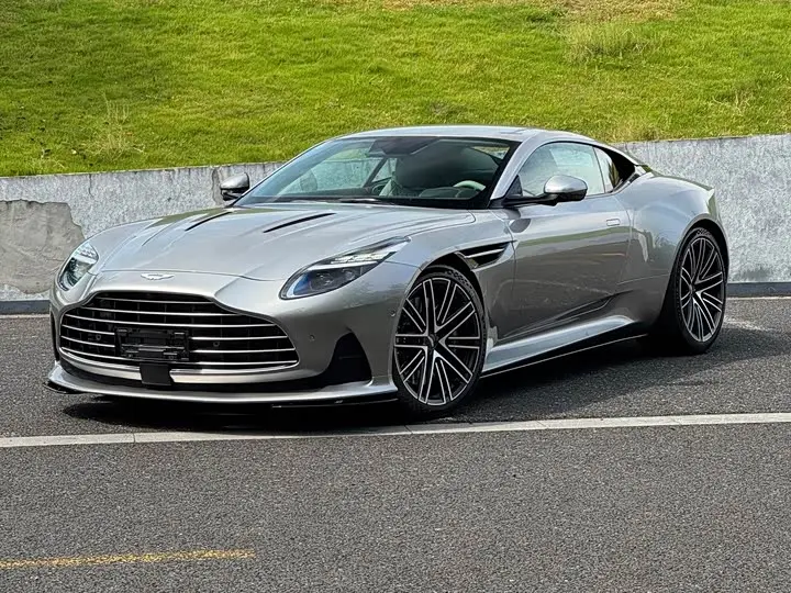 Aston Martin DB12 2023, арт. CN-3554832 — фото 1