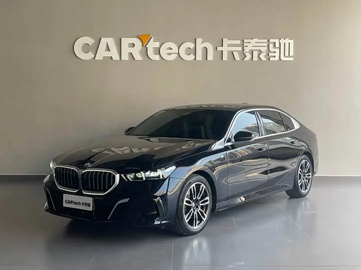 BMW 5 Series 2025, арт. CN-3557597 — фото 1