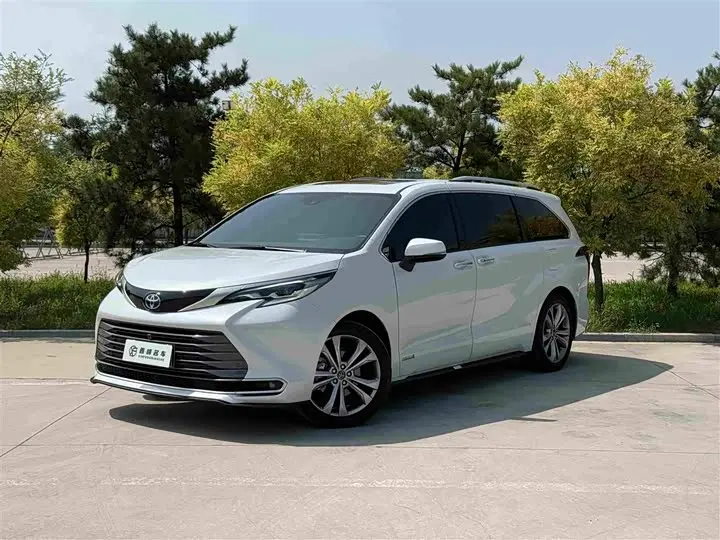 Toyota Sienna 2023, арт. CN-3558352 — фото 1
