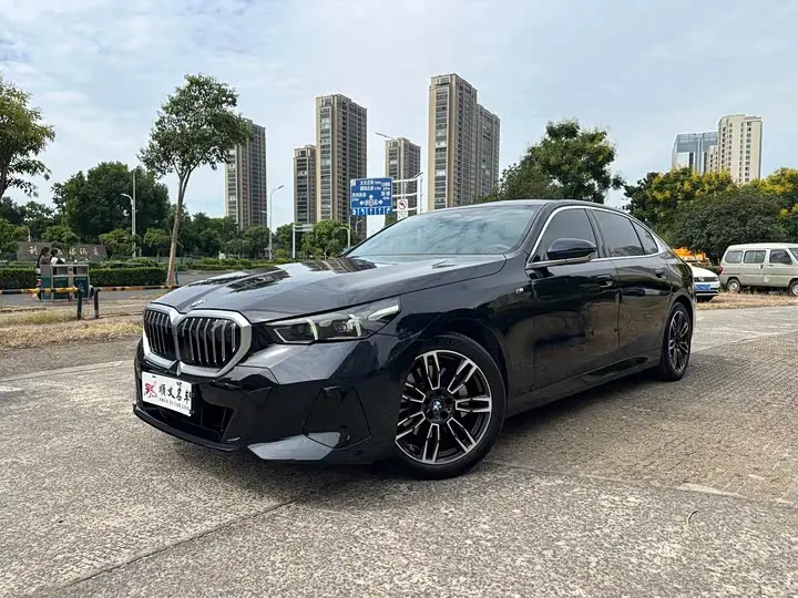 BMW 5 Series 2025, арт. CN-3564929 — фото 1