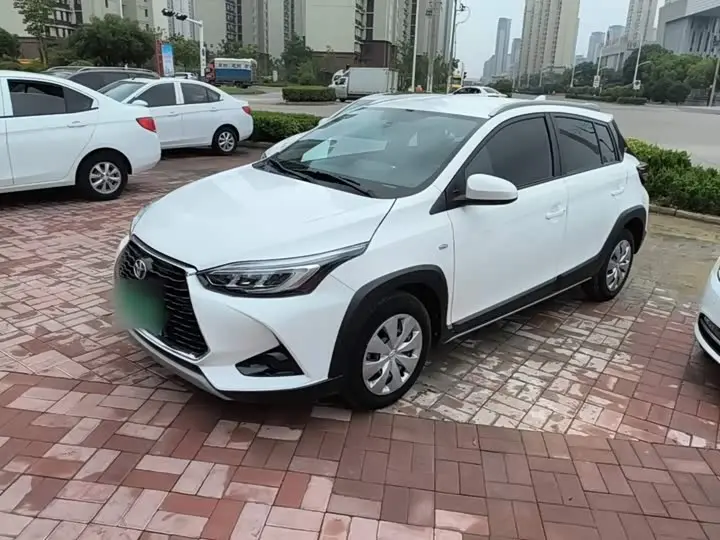 Toyota Yaris L Hatchback 2022, арт. CN-3580675 — фото 1