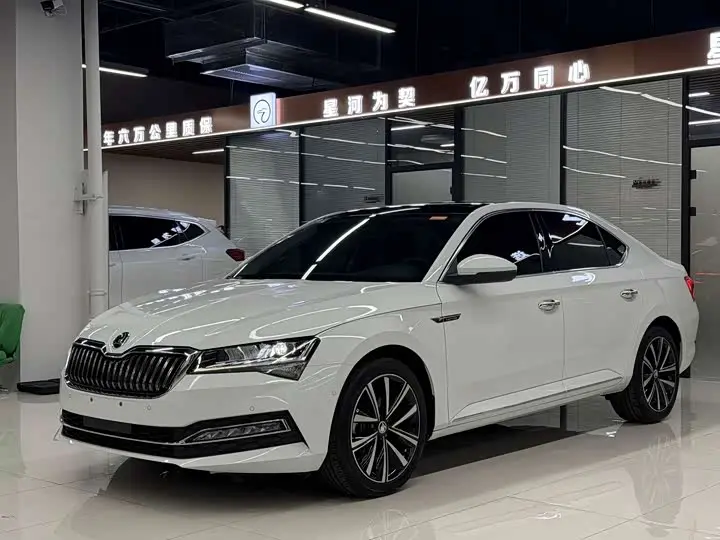Skoda Superb 2023, арт. CN-3582800 — фото 1