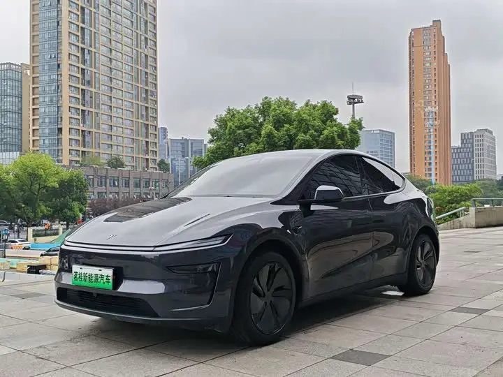 Tesla Model Y 2025, арт. CN-3582859 — фото 1