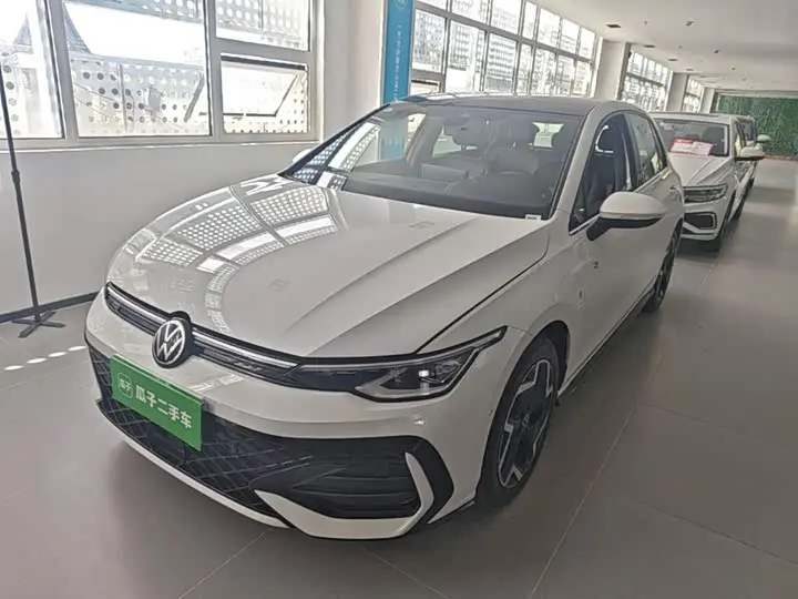Volkswagen Golf 2025, арт. CN-3583383 — фото 1