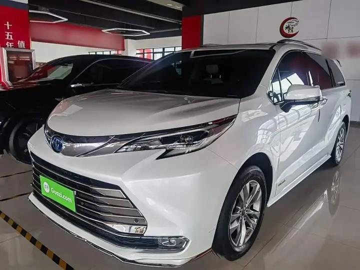 Toyota Sienna 2023, арт. CN-3585601 — фото 1