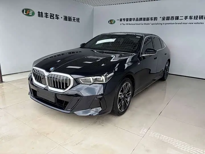 BMW 5 Series 2025, арт. CN-3586178 — фото 1