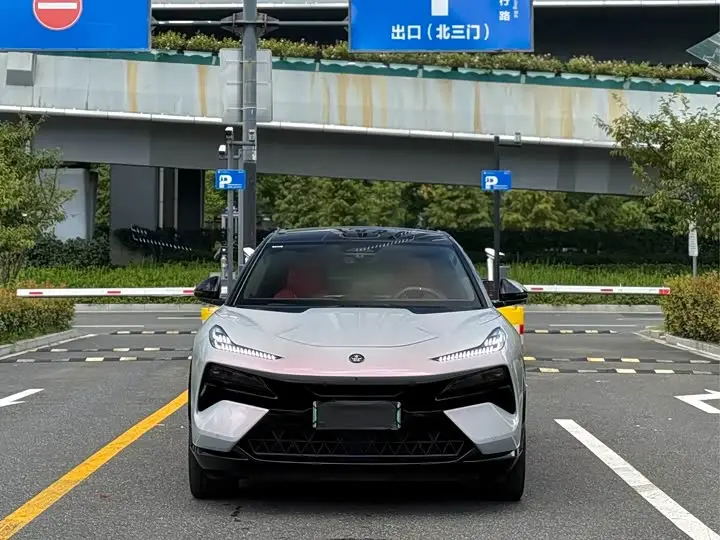 Lotus Eletre 2023, фото из объявления