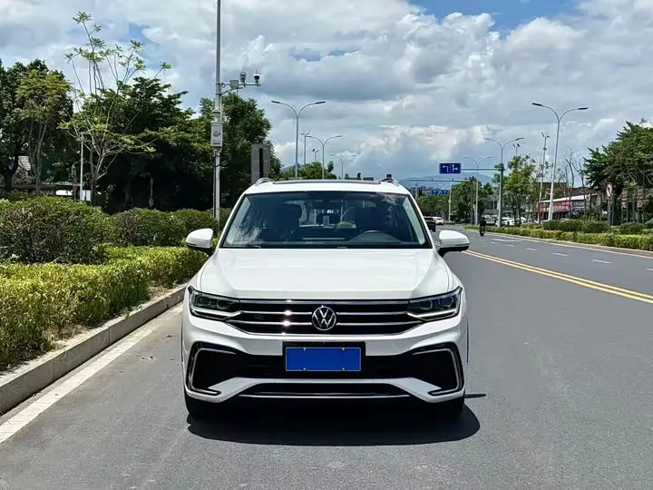 Volkswagen Tiguan L Pro 2022, арт. CN-3589161 — фото 1
