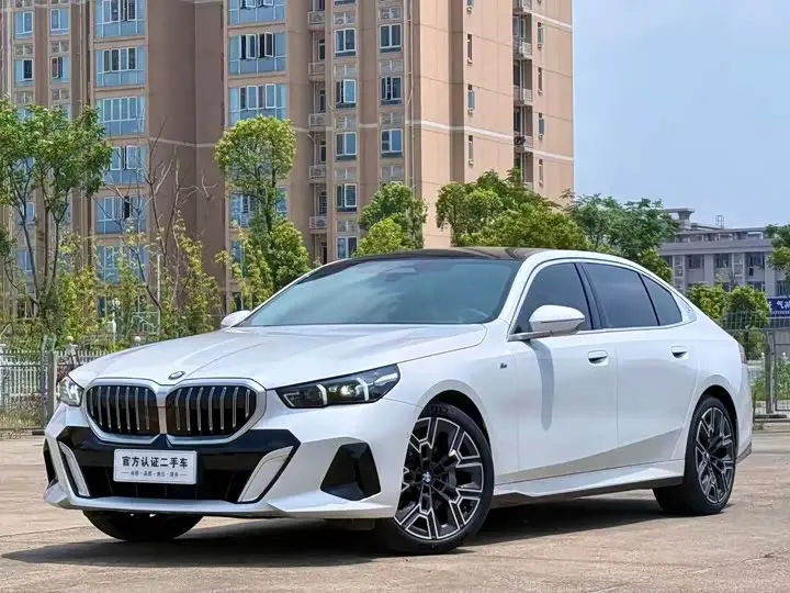 BMW 5 Series 2025, арт. CN-3590597 — фото 1