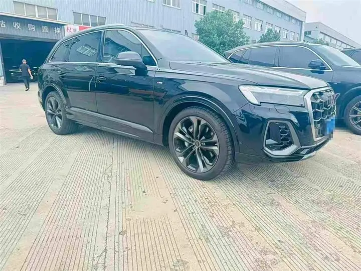 Audi Q7 2025, фото из объявления