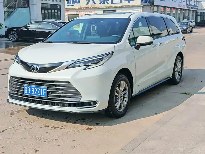 Toyota Sienna 2024, фото из объявления