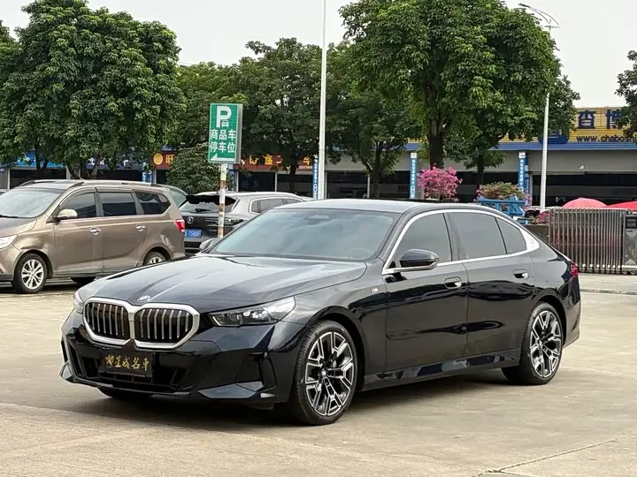 BMW 5 Series 2025, арт. CN-3595955 — фото 1