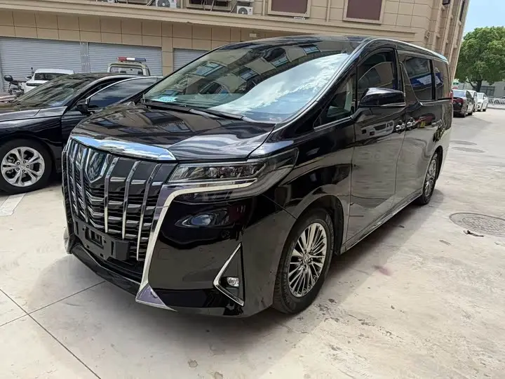 Toyota Alphard 2021, фото из объявления