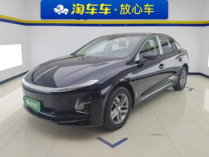 Hongqi E-QM5 2025, фото из объявления