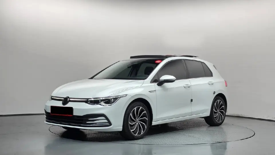 Volkswagen Golf 2022, фото из объявления