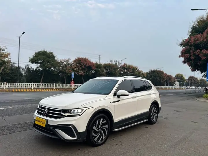 Volkswagen Tiguan L Pro 2022, арт. CN-3615992 — фото 1