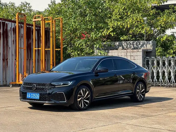 Volkswagen Passat 2023, арт. CN-3619053 — фото 1