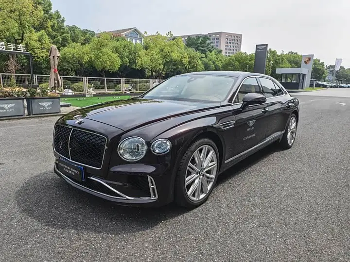 Bentley Flying Spur Hybrid 2026, фото из объявления