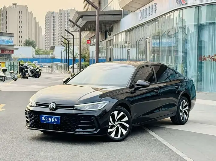 Volkswagen Passat 2025, арт. CN-3621958 — фото 1