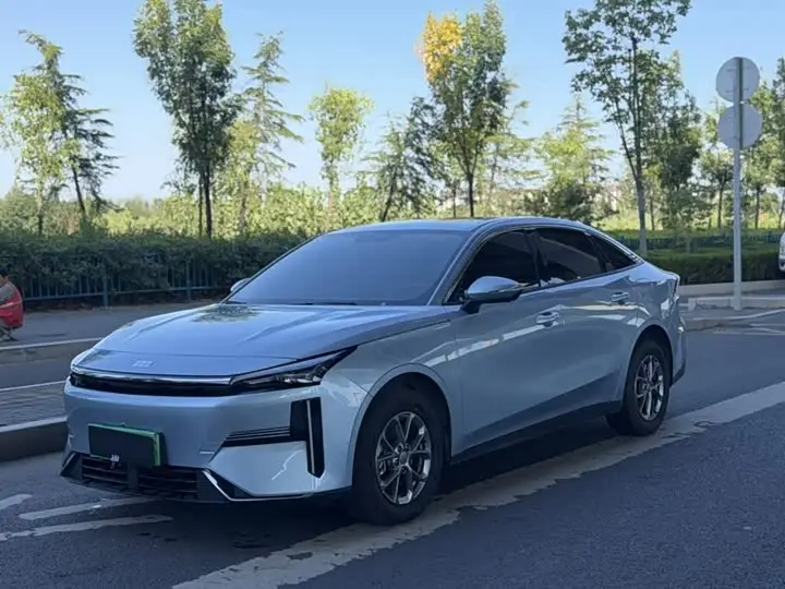 Geely Galaxy L6 2025, фото из объявления