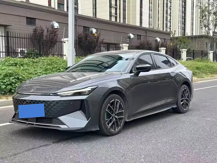 Changan UNI-V Hybrid 2024, фото из объявления