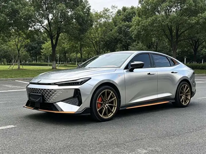 Changan UNI-V 2024, фото из объявления