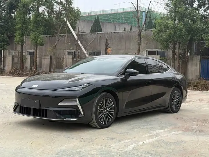 Geely Galaxy Starshine 8 EM-i 2025, фото из объявления