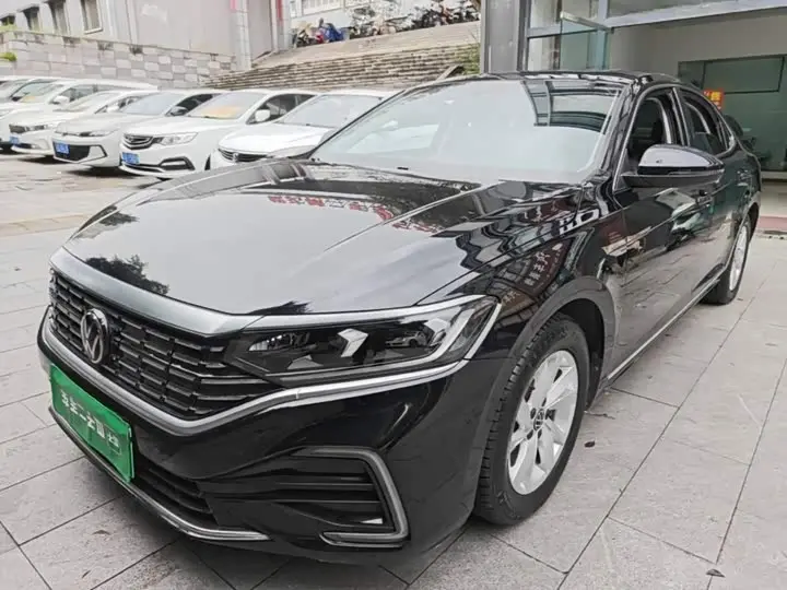 Volkswagen Passat Hybrid 2022, фото из объявления
