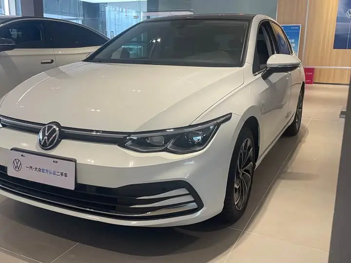 Volkswagen Golf 2023, фото из объявления