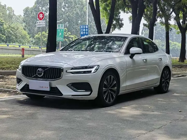 Volvo S60 Hybrid 2024, фото из объявления