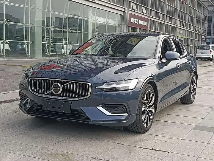 Volvo S60 2025, фото из объявления