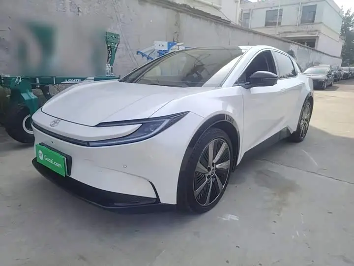 Toyota bZ5 2025, фото из объявления
