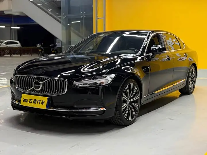 Volvo S90 2023, фото из объявления
