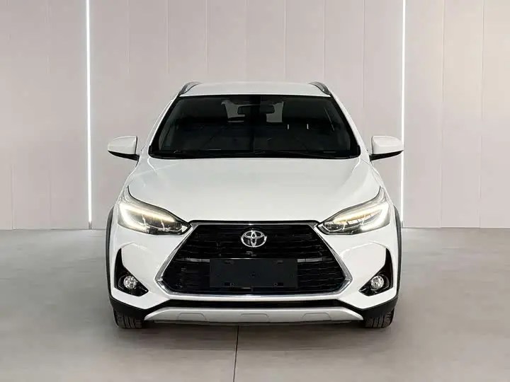 Toyota Yaris L Hatchback 2022, арт. CN-3643582 — фото 1