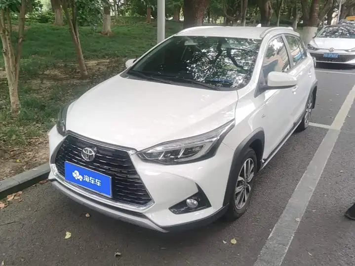 Toyota Yaris L Hatchback 2022, арт. CN-3645296 — фото 1