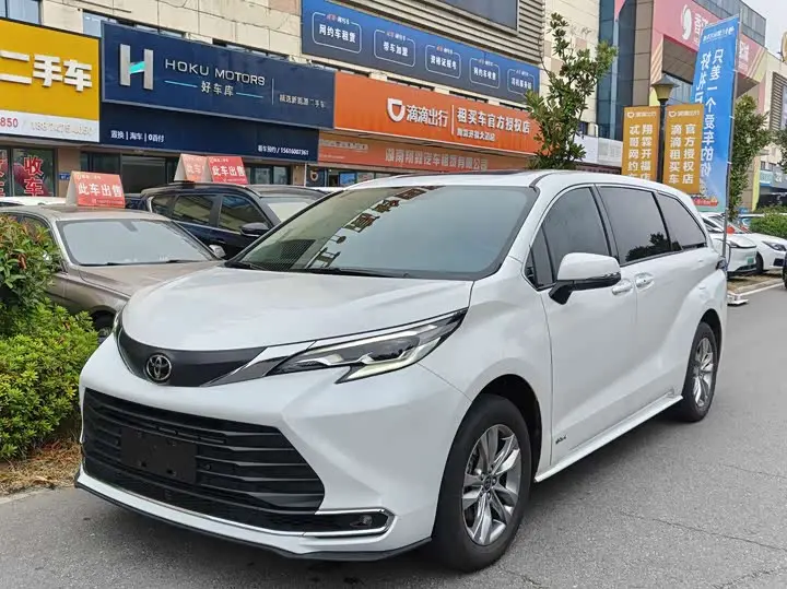 Toyota Sienna 2024, арт. CN-3645902 — фото 1
