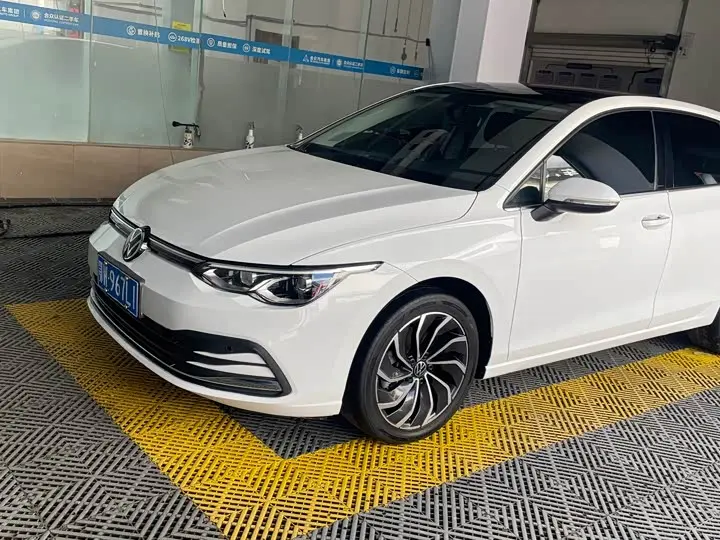 Volkswagen Golf 2023, арт. CN-3645993 — фото 1