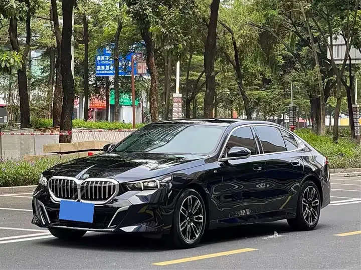 BMW 5 Series 2024, арт. CN-3647772 — фото 1