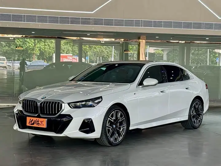 BMW 5 Series 2025, арт. CN-3650337 — фото 1
