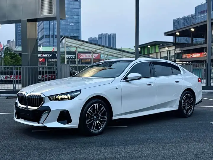 BMW 5 Series 2025, арт. CN-3650982 — фото 1