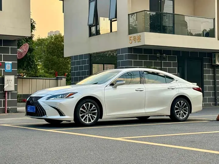 Lexus ES 2021, арт. CN-3655073 — фото 1