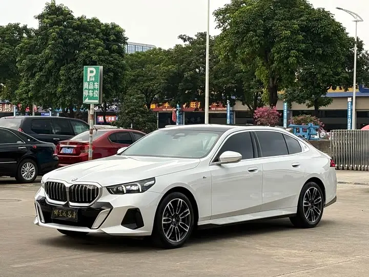 BMW 5 Series 2025, арт. CN-3655613 — фото 1