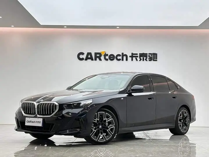 BMW 5 Series 2025, арт. CN-3656217 — фото 1