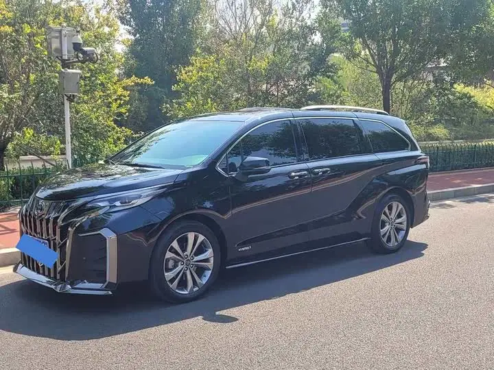 Toyota Sienna 2023, арт. CN-3657168 — фото 1