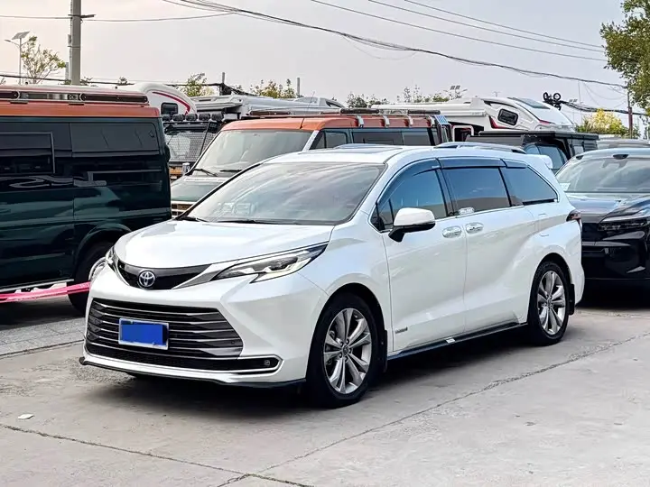 Toyota Sienna 2023, арт. CN-3658225 — фото 1