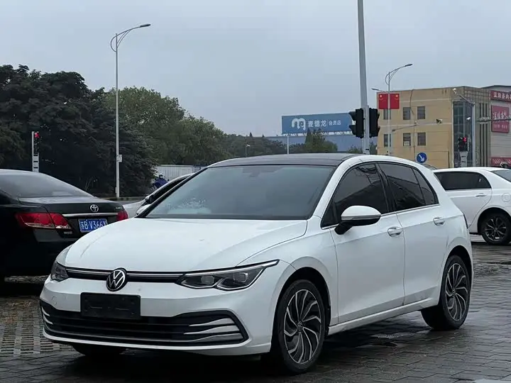 Volkswagen Golf 2023, арт. CN-3660458 — фото 1