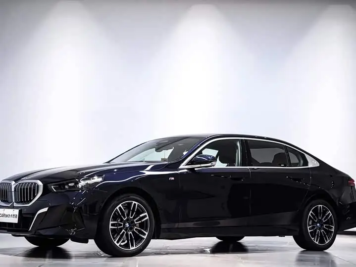 BMW 5 Series 2025, арт. CN-3663066 — фото 1