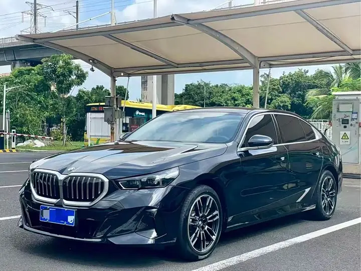 BMW 5 Series 2026, арт. CN-3664143 — фото 1