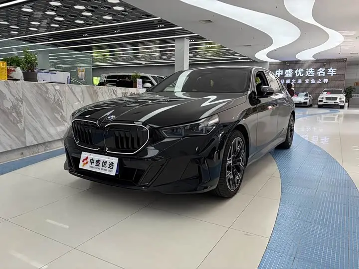 BMW 5 Series 2026, арт. CN-3664921 — фото 1