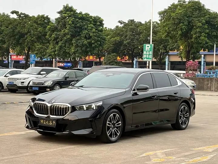 BMW 5 Series 2025, арт. CN-3668795 — фото 1